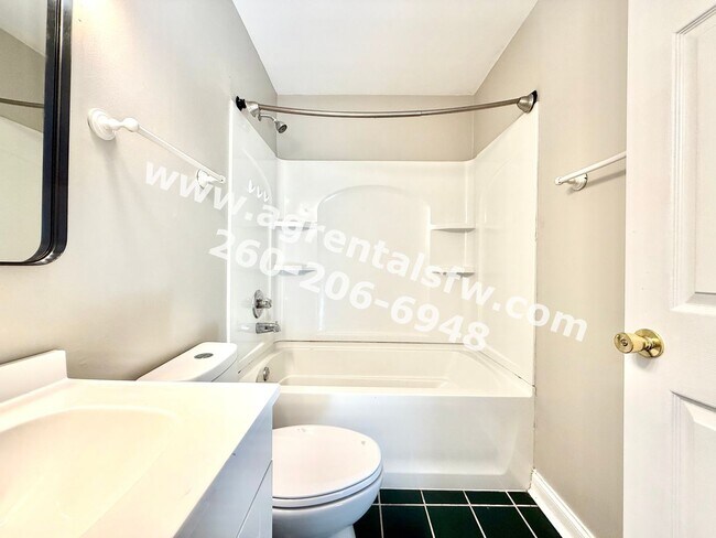 Building Photo - 802 Goshen Ave