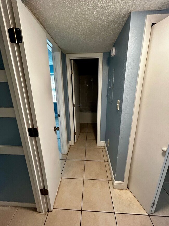 Building Photo - 6321 Lenawee St