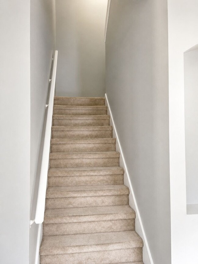 Building Photo - Townhome in Avalon Park