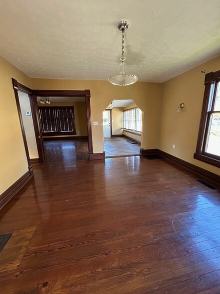 Building Photo - 96 E Franklin St