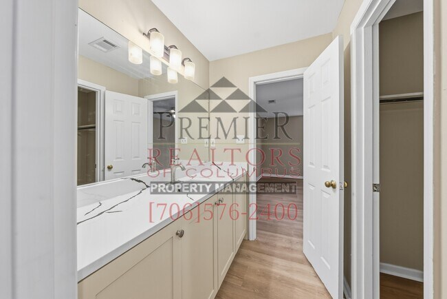 Building Photo - 5233 Verdun Dr