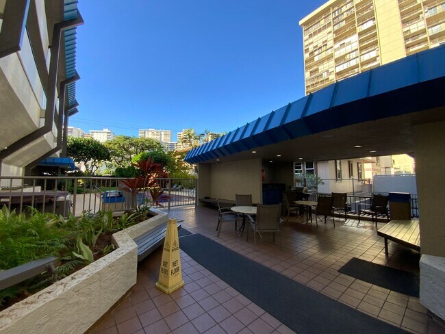 Building Photo - FULLY FURNISHED 1 BEDROOM/1 BATH IN HONOLULU