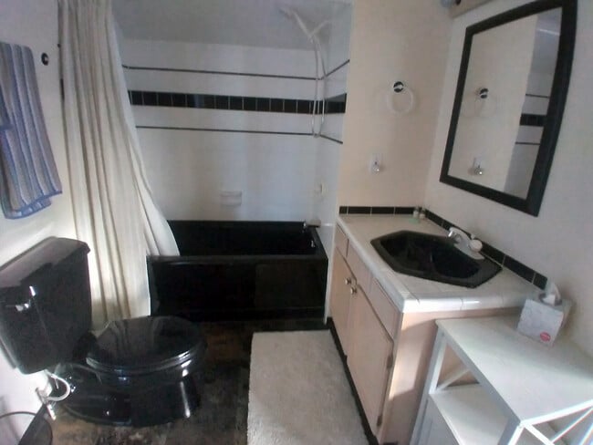 Building Photo - 16410 St James Cir