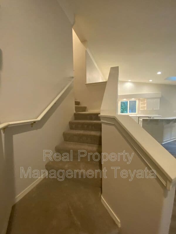 Building Photo - 25 Tumbling Water Dr