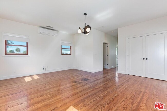 Building Photo - 503 N Vista St