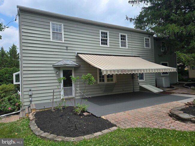 Building Photo - 242 S Sugan Rd