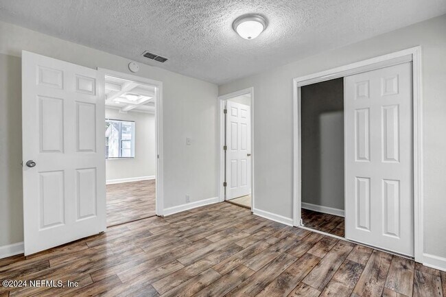 Building Photo - 5905 Diamond St