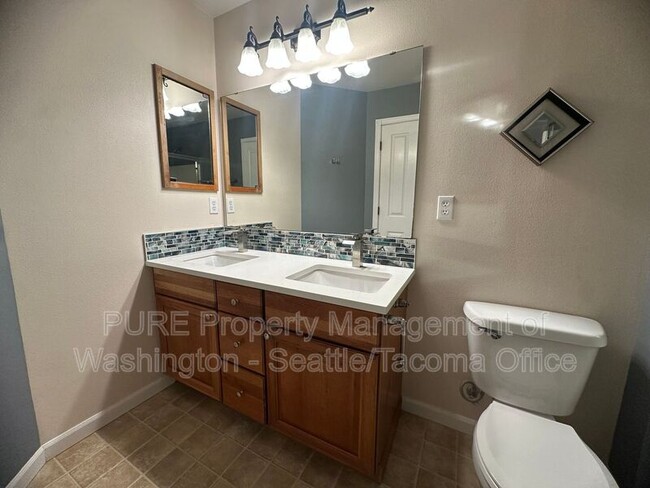 Building Photo - 2327 S I St