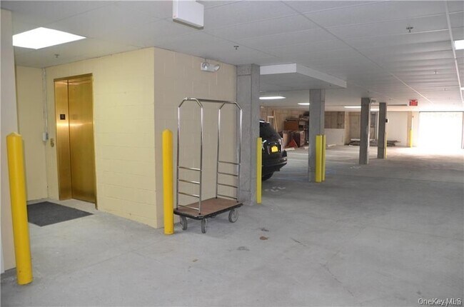 Building Photo - 106 Canter Ct