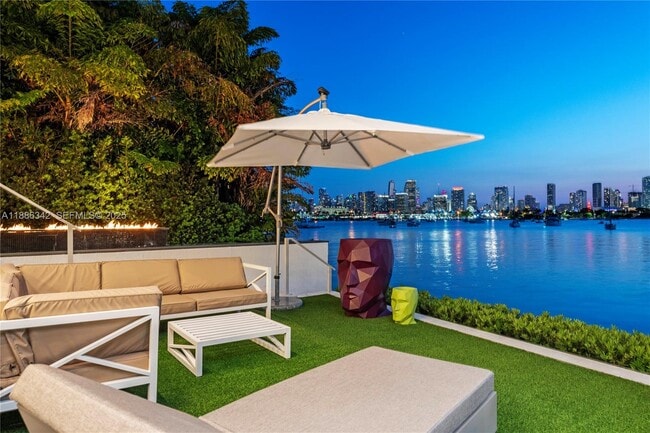 Building Photo - 440 S Hibiscus Dr