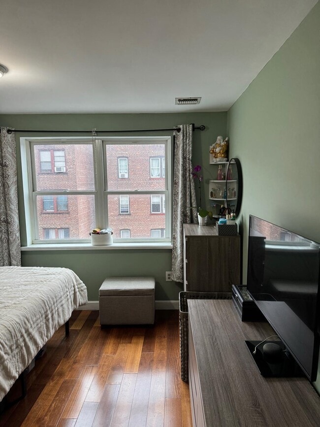 Building Photo - 413-415 9th St