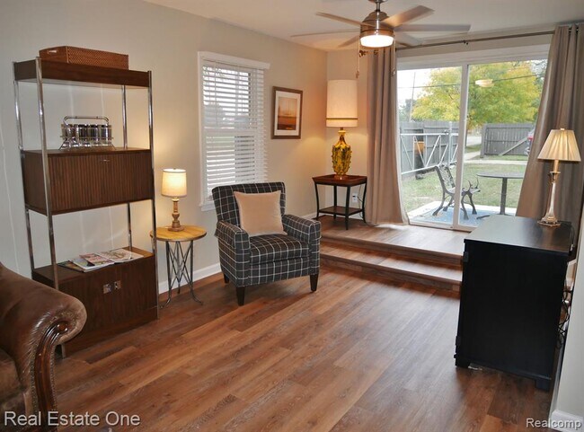 Building Photo - 2298 Browning St