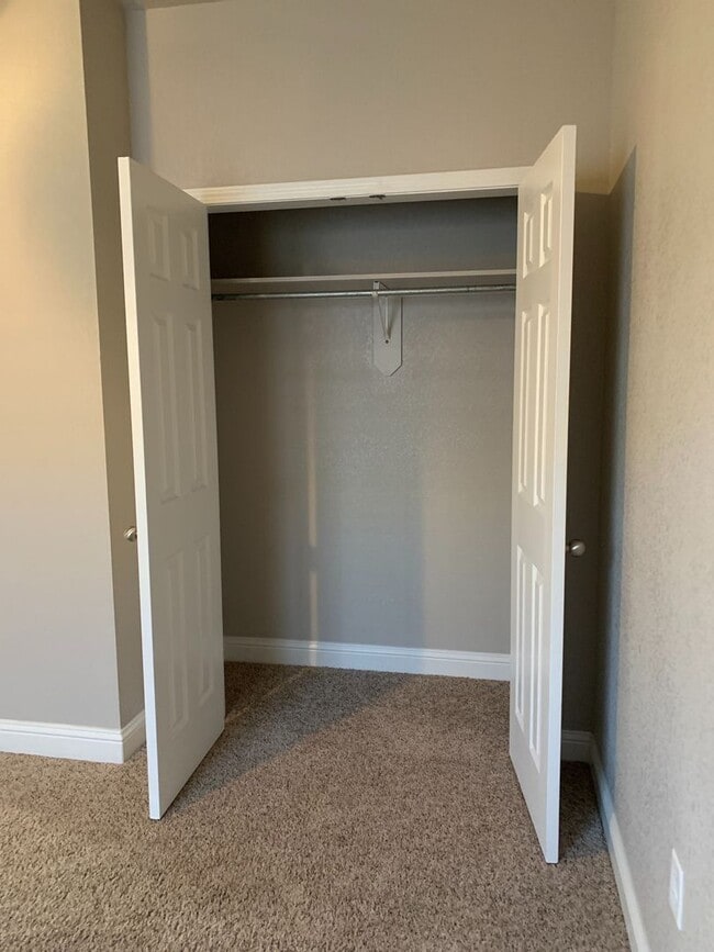 Building Photo - 2408 E 14th St