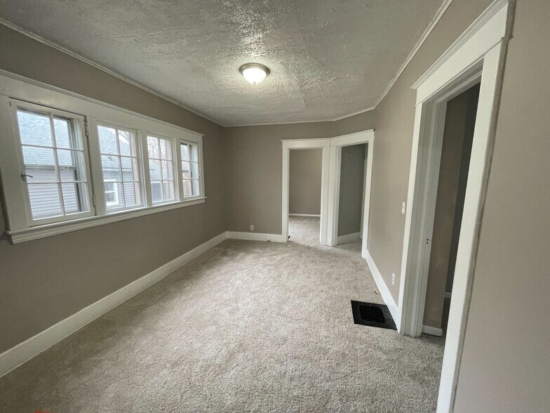 Building Photo - 239 Ann St NE