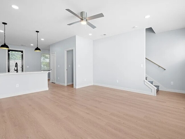 Building Photo - 701 Laura Ward Pl