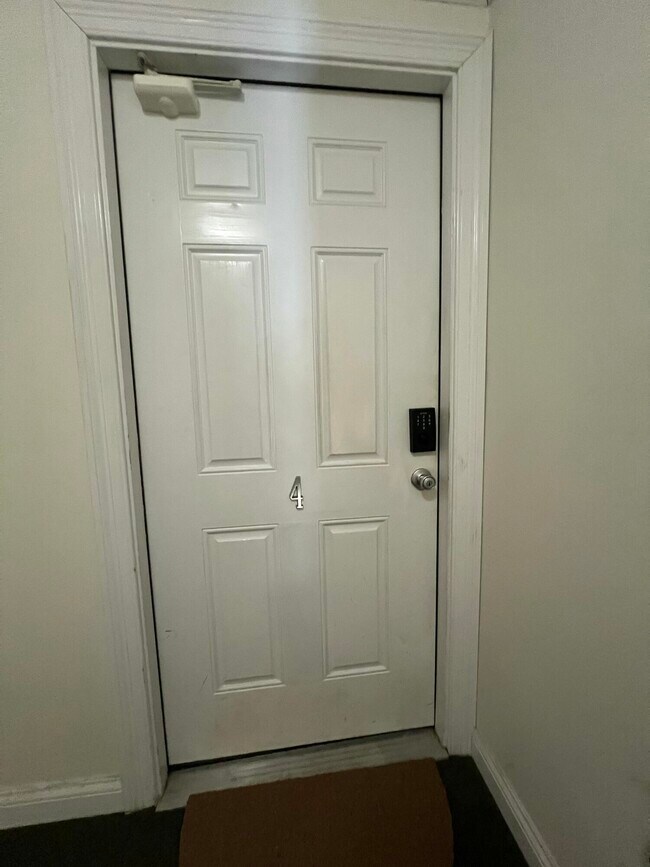 Building Photo - 1335 W Main St