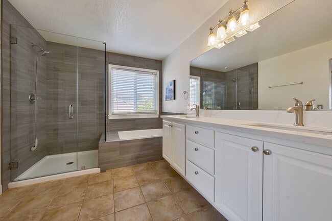 Building Photo - Spacious 4-Bedroom Home, Beautifully Maint...