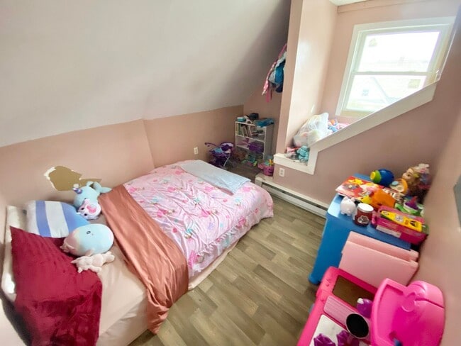 Building Photo - 34 Colchester Ave