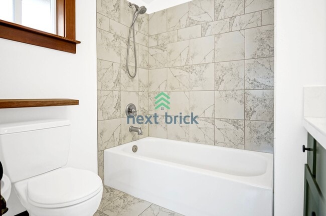 Building Photo - 3 BED & 3 BATH TOWNHOME FOR RENT