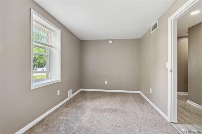 Building Photo - 500 Trombley Rd