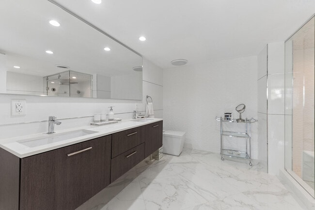 Building Photo - 3546 S Ocean Blvd