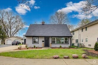 Building Photo - 139 S Quentin Rd