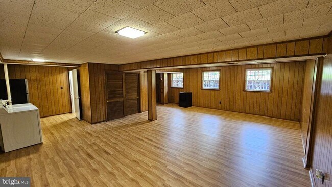 Building Photo - 1206 Raydale Rd