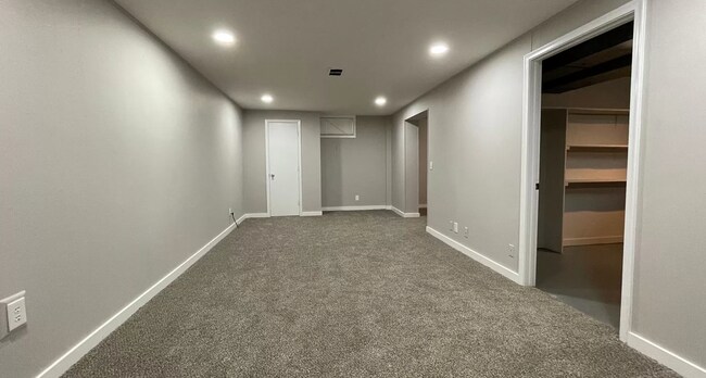 Building Photo - 3 Bedroom in Maple Village