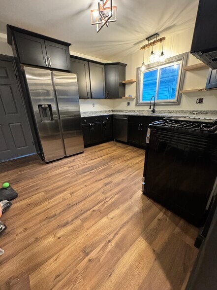 Building Photo - 106 Roanoke Pky