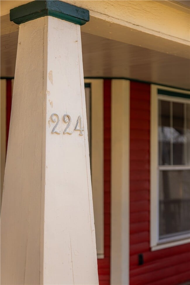 Building Photo - 224 S Church Ave