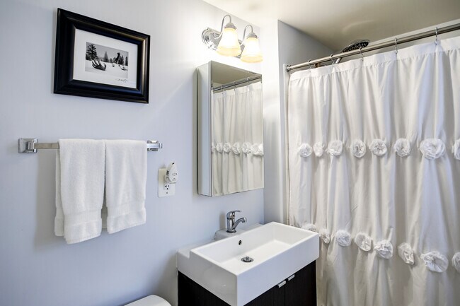 Building Photo - 1501 27th St SE