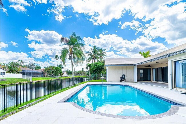 Building Photo - 1260 NW 101st Ave