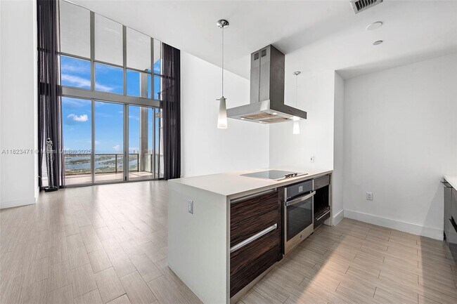 Building Photo - 1100 Biscayne Blvd