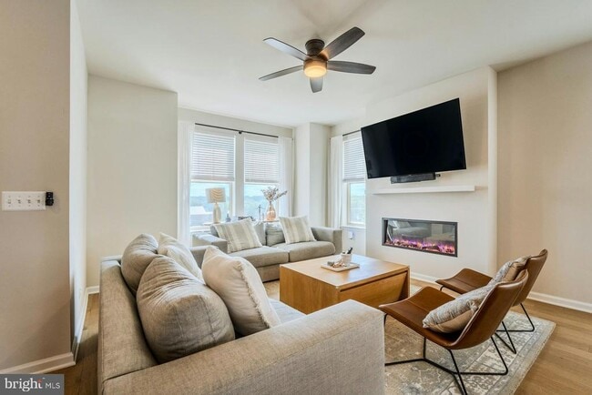 Building Photo - 813 Sawback Sq NE