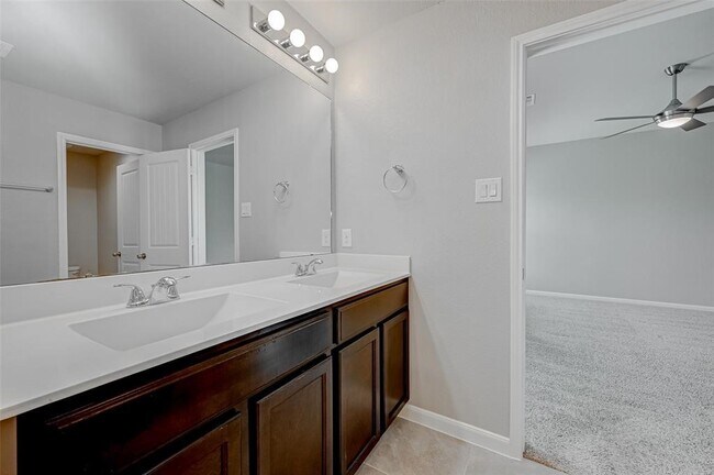 Building Photo - 2206 Mirror Ridge Ct