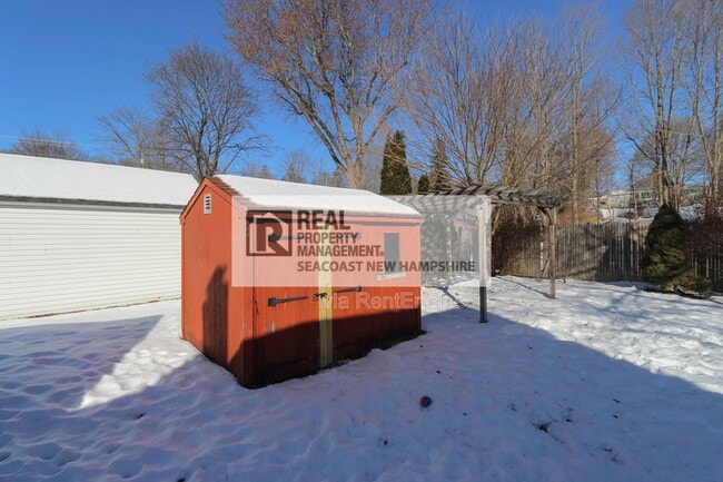 Building Photo - 5 Staples St