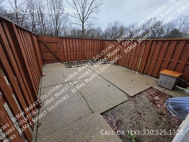 Building Photo - 2396 Echo Valley Dr