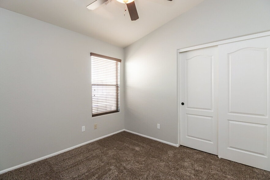 Building Photo - 38141 N Rusty Ln