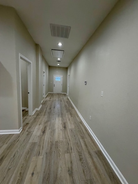 Building Photo - 2000 Homan Ave