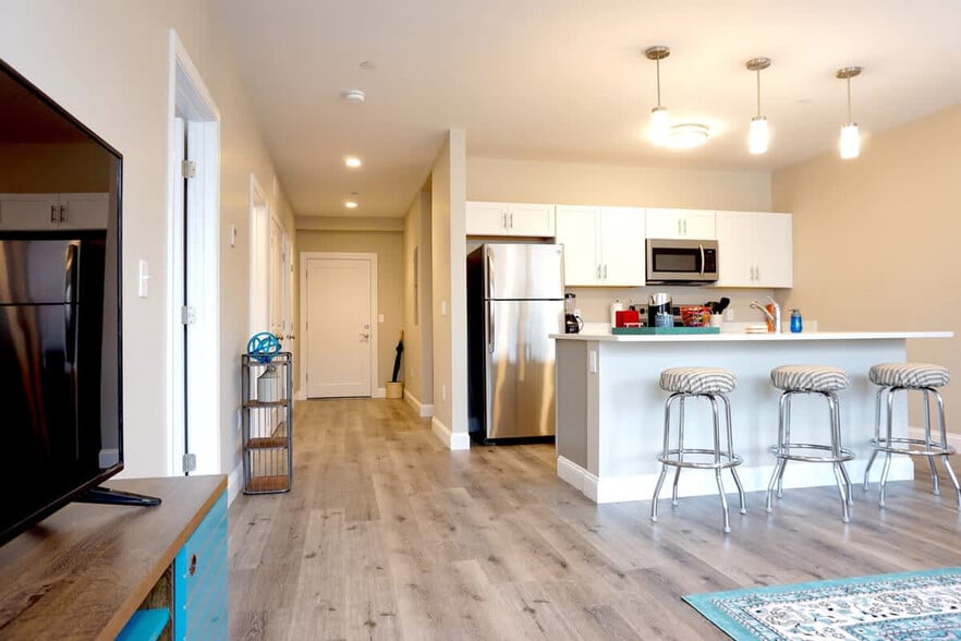 Building Photo - 140 Pearl St