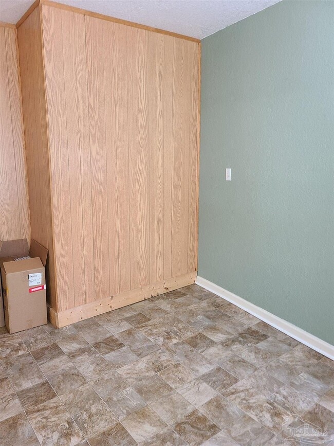 Building Photo - 6960 Klondike Rd