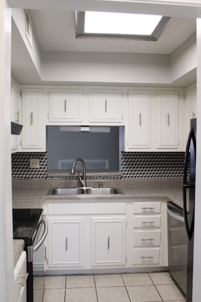 Building Photo - 5422 Gatehouse Dr