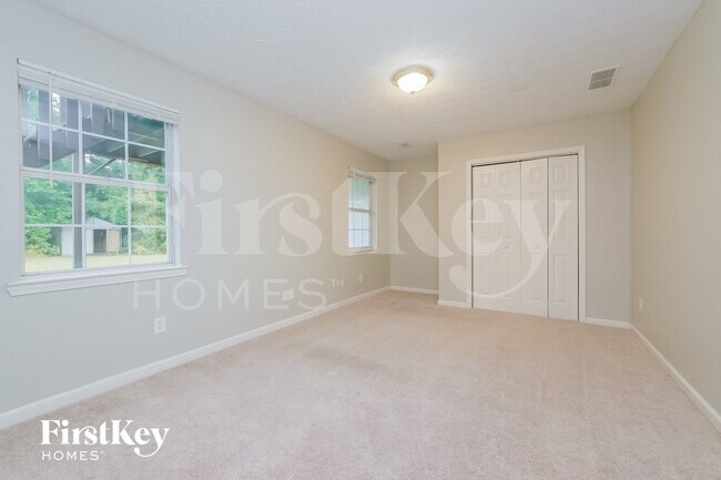 Building Photo - 161 Solomon Dr