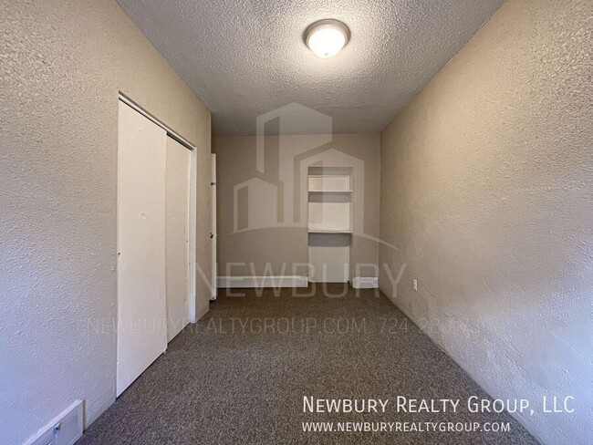 Building Photo - 39 Hickory St