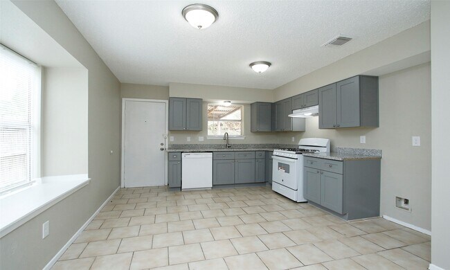 Building Photo - 18711 Andalusian Dr