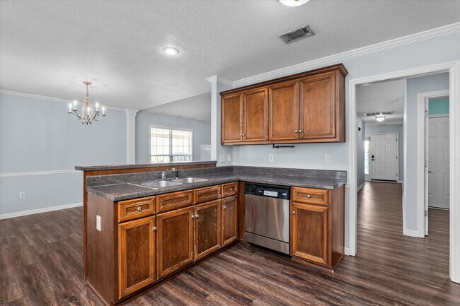 Building Photo - 570 Lory Ln