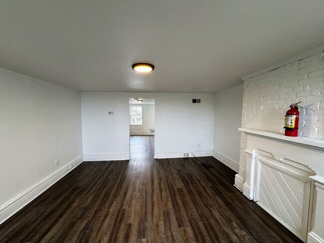 Building Photo - 28 Mt Oliver St