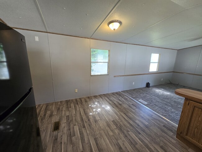 Building Photo - 700 W Ridgeway Ave