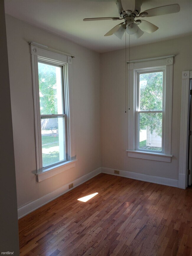 Building Photo - 2 br, 1 bath House - 521 Broadway St