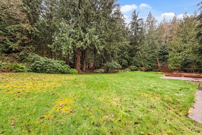 Building Photo - Beautiful & stunning 6-bed, 3-bath house in Edmonds for rent!